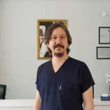 Op. Dr. Yüksel Aydın — Genel Cerrahi, İstanbul. Portre fotoğrafı.