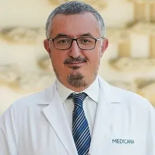Prof. Dr. Cenk Evren — Kulak Burun Boğaz, İstanbul. Portre fotoğrafı.