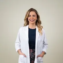 Uzm. Dr. Nil Sarıçiçek — Çocuk Sağlığı Ve Hastalıkları, İstanbul. Portre fotoğrafı.
