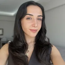 Psk. İrem Kahraman — Psikoloji. Portre fotoğrafı.