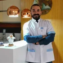 Dt. Muhammed Halil Kaymaz — Diş Hekimi, İstanbul. Portre fotoğrafı.
