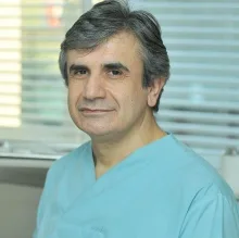 Prof. Dr. Bülent Katiboğlu — Ağız Diş Ve Çene Cerrahisi, İstanbul. Portre fotoğrafı.