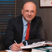 Prof. Dr. Güçlü Kaan Beriat — Yenimahalle, Ankara. Portre fotoğrafı.