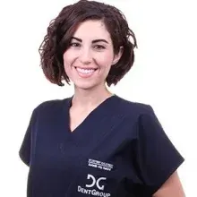 Dt. Zeynep Kalyoncu — Diş Hekimi. Portre fotoğrafı.