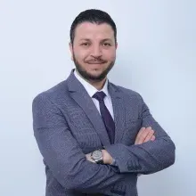Op. Dr. Sezer Helvacı — Göz Hastalıkları, Hatay. Portre fotoğrafı.