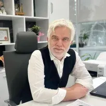 Op. Dr. Eray Balcan — Kadın Hastalıkları Ve Doğum, İstanbul. Portre fotoğrafı.