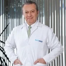 Prof. Dr. Suphi Acar — Göz Hastalıkları, Üsküdar, İstanbul. Portre fotoğrafı.