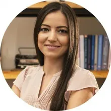 Kl. Psk. Ezgi Aydın Bal — Psikoloji, İstanbul. Portre fotoğrafı.