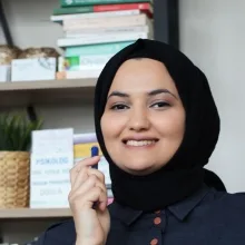 Psk. Erva Gülcan — Psikoloji. Portre fotoğrafı.