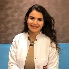 Dyt. | Bilim Uzmanı Gözde Ağca — Diyetisyen, Kocaeli. Portre fotoğrafı.