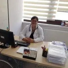 Uzm. Dr. Güner Banu Kayabaşı — Çocuk Sağlığı Ve Hastalıkları, Ankara. Portre fotoğrafı.