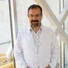 Uzm. Dr. Mehmet Karabay — Enfeksiyon Hastalıkları, Ataşehir, İstanbul. Portre fotoğrafı.