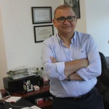 Prof. Dr. Adem Yılmaz — Beyin Ve Sinir Cerrahisi, Şişli, İstanbul. Portre fotoğrafı.