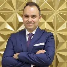 Doç. Dr. Nazmi Özer — Genel Cerrahi, Adana. Portre fotoğrafı.