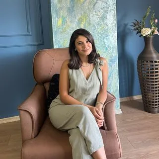 Psk. Derya Melik — Psikoloji, Bursa. Portre fotoğrafı.