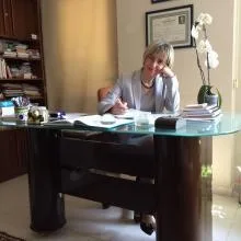 Uzm. Dr. Şule Güney Sümbül — Psikiyatri, Adana. Portre fotoğrafı.