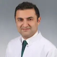 Doç. Dr. Mehmet Emre Dinç — Kulak Burun Boğaz, İstanbul. Portre fotoğrafı.
