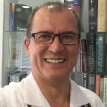 Uzm. Dr. Necdet Atalık — Eskişehir. Portre fotoğrafı.