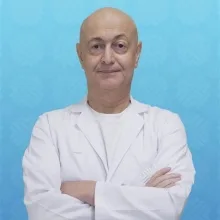 Doç. Dr. Erkin Pekmezci — Dermatoloji, Küçükçekmece, İstanbul. Portre fotoğrafı.