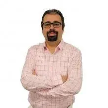Uzm. Dr. Enver Demirel Yılmaz — Psikiyatri, İstanbul. Portre fotoğrafı.