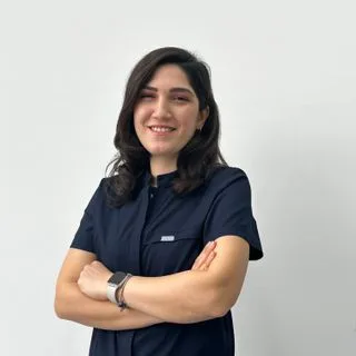 Dt. Buket Korkmaz Yaprak — Diş Hekimi, Mersin. Portre fotoğrafı.