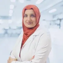 Dr. Öğr. Üyesi Medine C.Cüre — Tıbbi Biyokimya, Şişli, İstanbul. Portre fotoğrafı.