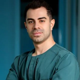 Dt. Ahmet Kayhan — Diş Hekimi, Mezitli, Mersin. Portre fotoğrafı.