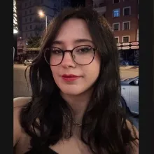 Dyt. Aleyna Akbuz — Diyetisyen. Portre fotoğrafı.