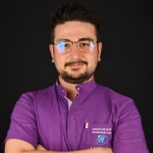 Dt. Ali Kurt — Diş Hekimi. Portre fotoğrafı.