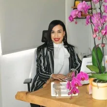 Dyt. Özüm Narınçlı — Diyetisyen. Portre fotoğrafı.