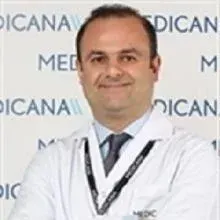 Doç. Dr. Kazım Yiğitkanlı — Beyin Ve Sinir Cerrahisi, Nilüfer, Bursa. Portre fotoğrafı.