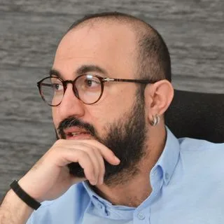 Dt. Elşen Yusufoğlu — Diş Hekimi, Ankara. Portre fotoğrafı.