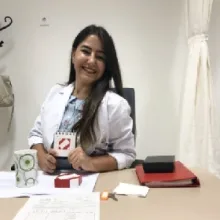 Psk. Özge Alemdar Kıral — Psikoloji, İstanbul. Portre fotoğrafı.