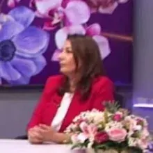 Doç. Dr. Gülten Sezgin — Radyoloji, Konak, İzmir. Portre fotoğrafı.