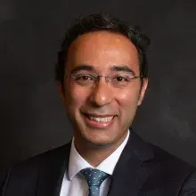 Prof. Dr. Cüneyt Özmen — Göz Hastalıkları, Çankaya, Ankara. Portre fotoğrafı.