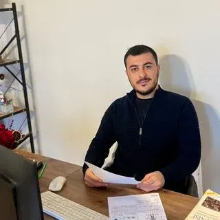Dyt. Emirhan Yavuz — Diyetisyen, İstanbul. Portre fotoğrafı.