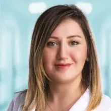 Op. Dr. Melike Savaş — Kadın Hastalıkları Ve Doğum, Eskişehir. Portre fotoğrafı.