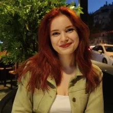 Psk. Ayşe Ece Yel — Psikoloji. Portre fotoğrafı.