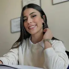 Psk. Aleyna Karamahmutoğlu — Psikoloji, Samsun. Portre fotoğrafı.