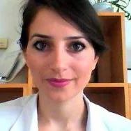 Dt. Mehtap Efe — Diş Hekimi, Kocaeli. Portre fotoğrafı.