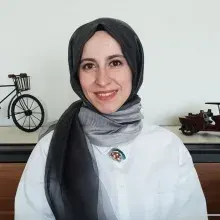 Kl. Psk. Ayşenur Işıldar — Psikoloji, İstanbul. Portre fotoğrafı.