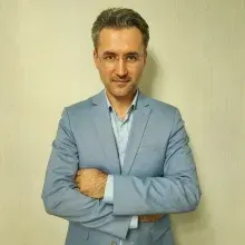 Doç. Dr. Halit Necmi Uçar — Çocuk ve Ergen Psikiyatrisi, Konya. Portre fotoğrafı.