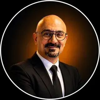 Doç. Dr. Ümit Akın Dere — Beyin Ve Sinir Cerrahisi, Denizli. Portre fotoğrafı.