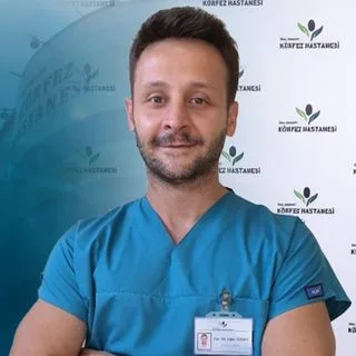 Uzm. Dr. Uğur Coşar — Üroloji. Portre fotoğrafı.