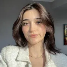 Dyt. İrem Kumsal — Diyetisyen, Kocaeli. Portre fotoğrafı.