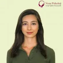 Kl. Psk. Ayça Aktaç Gürbüz — Psikoloji, Konak, İzmir. Portre fotoğrafı.