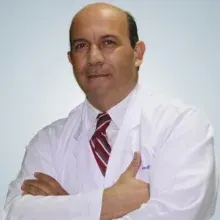 Uzm. Dr. Taner Kabasakal — Üroloji, İzmir. Portre fotoğrafı.