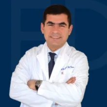 Prof. Dr. Suat Ünver — Ataşehir, İstanbul. Portre fotoğrafı.