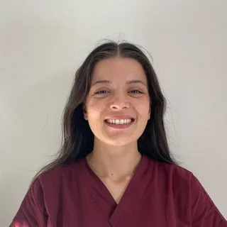 Psk. Öykü Karabağlı Gür — Psikoloji. Portre fotoğrafı.