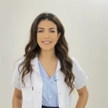 Dt. Hatice Hazır — Diş Hekimi, Antalya. Portre fotoğrafı.